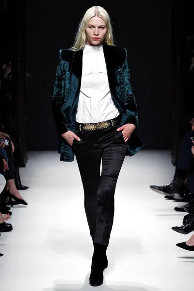 Look 30